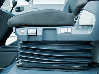 Multifunktionaler Transporter mit Sitzheizung und Lendenwirbelstütze.