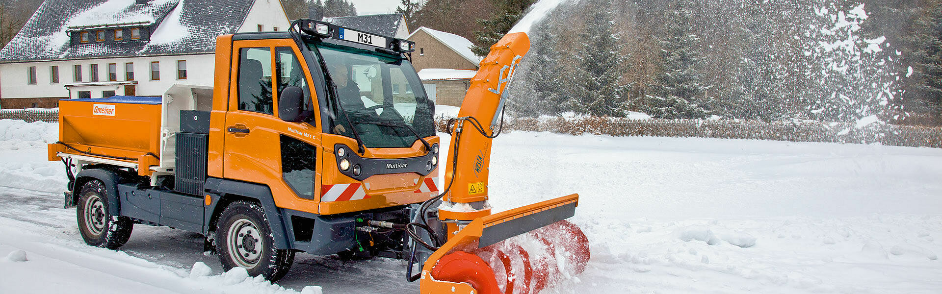 Profi-Geräteträger ohne Verschleiß zum Kehren, Mähen, Laubsammeln und Schneefräsen.