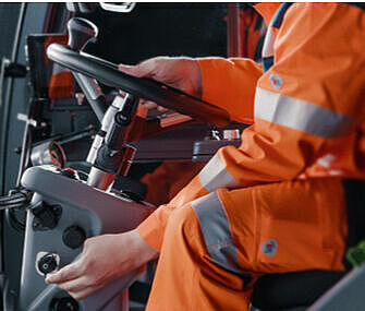 Kommunalfahrzeug mit einfacher und ergonomischer Bedienung.